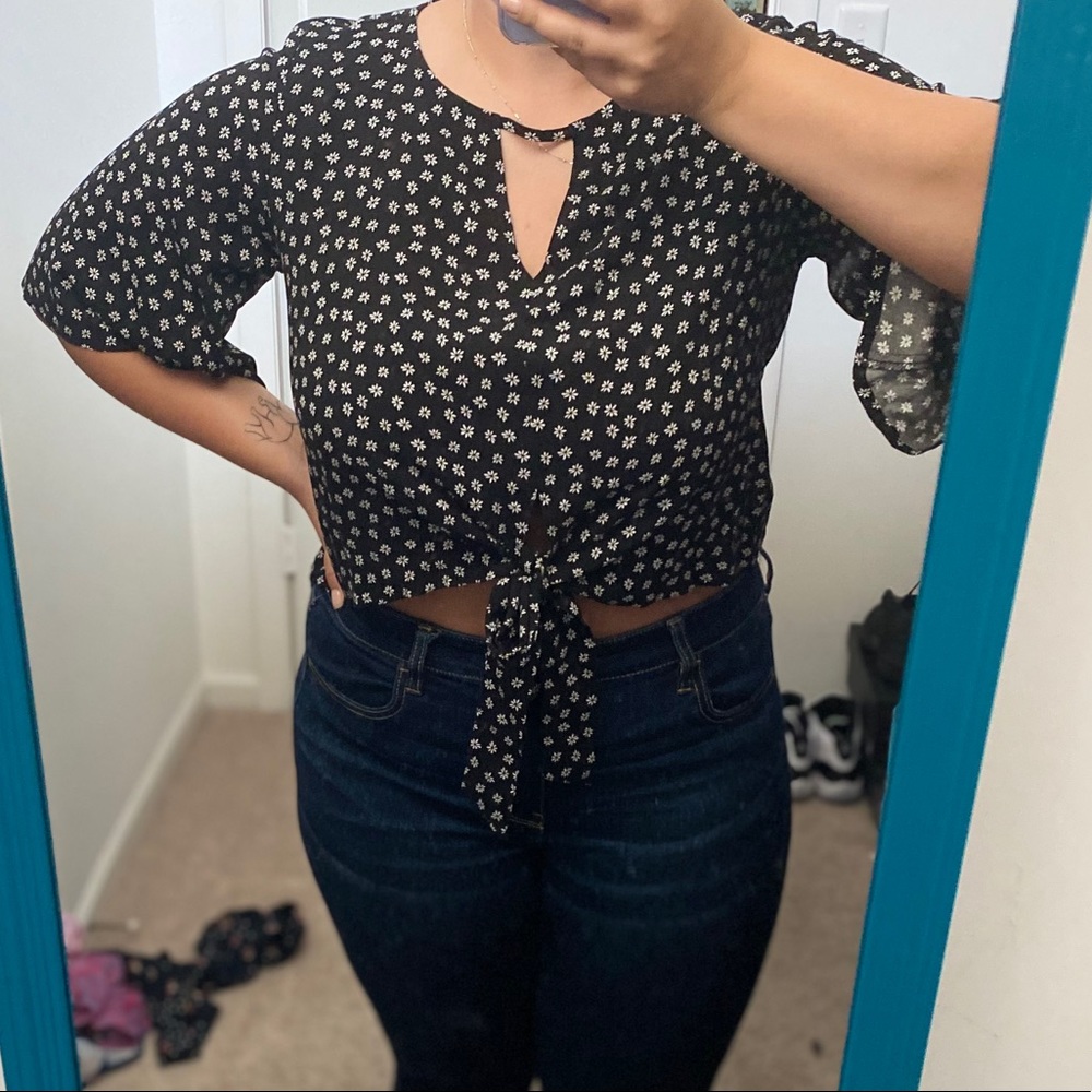 Black and white 3/4 sleeve shirt